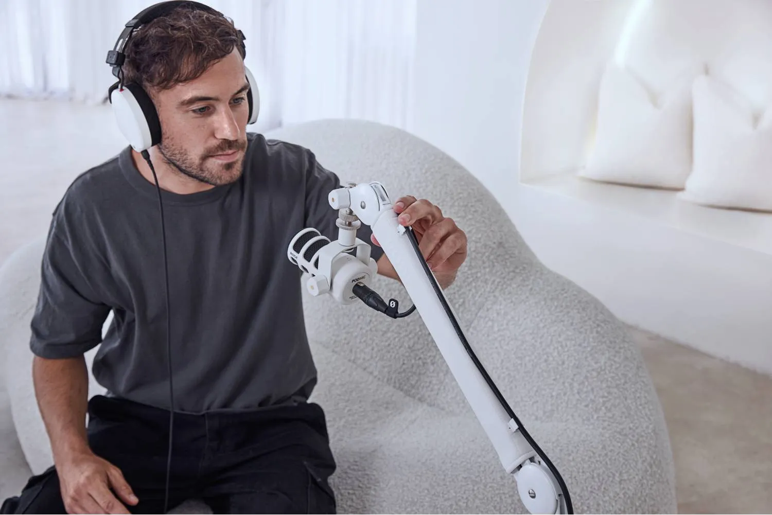 Rode NTH-100 Professional Closed-Back Over-Ear Headphones (White)