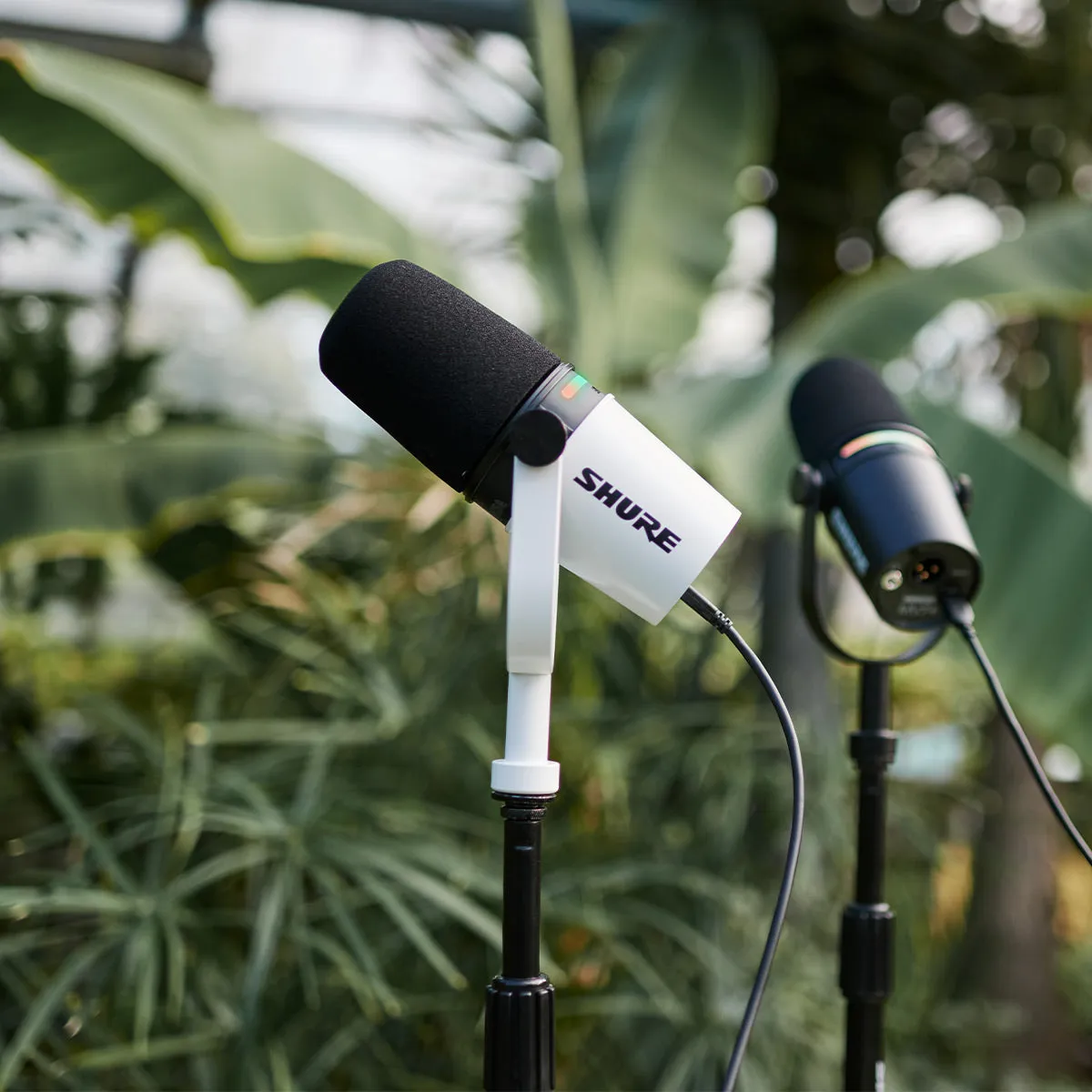 Shure MV7  Hybrid Output USB-C & XLR Podcast Microphone (White)