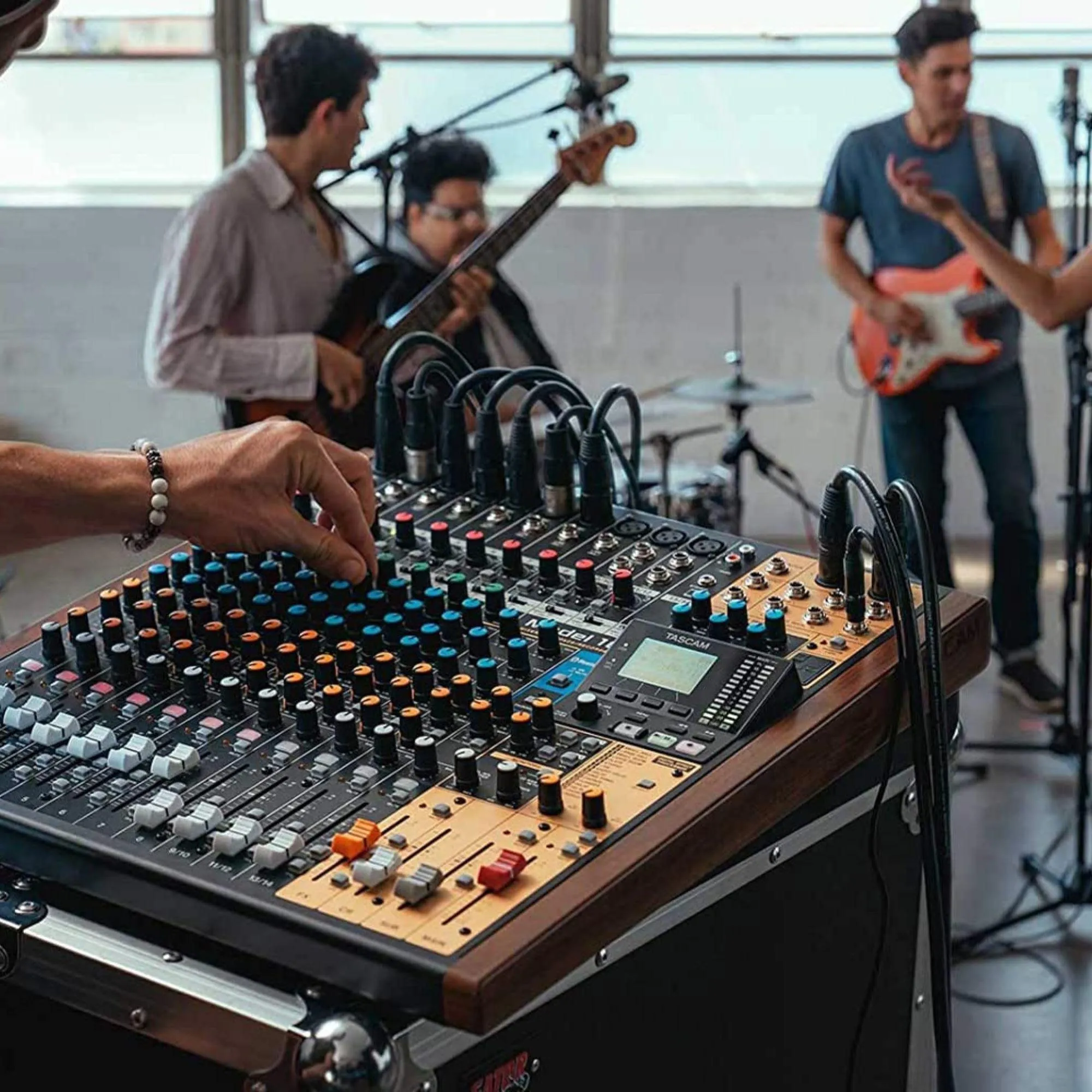 Tascam Model 16 All-In-One Mixing Studio